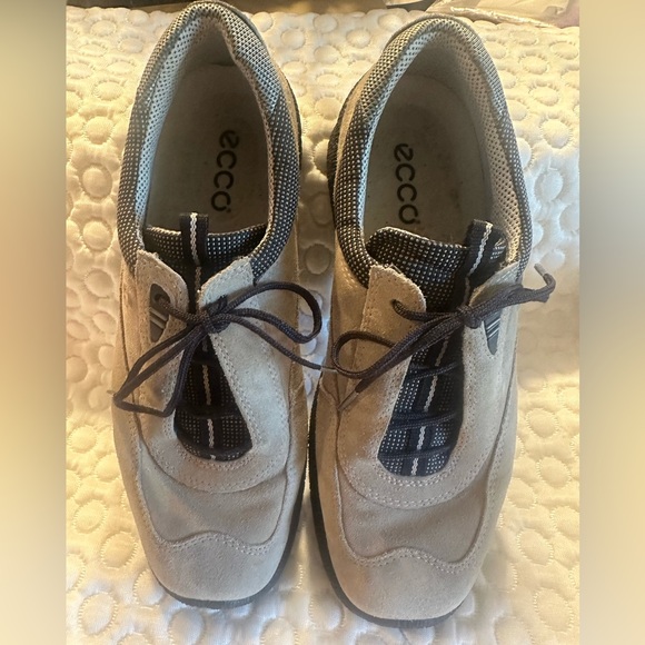 Ecco Women’s Soft Sneaker Suede Gray Size 38 (US 8/8.5) - Picture 2 of 9
